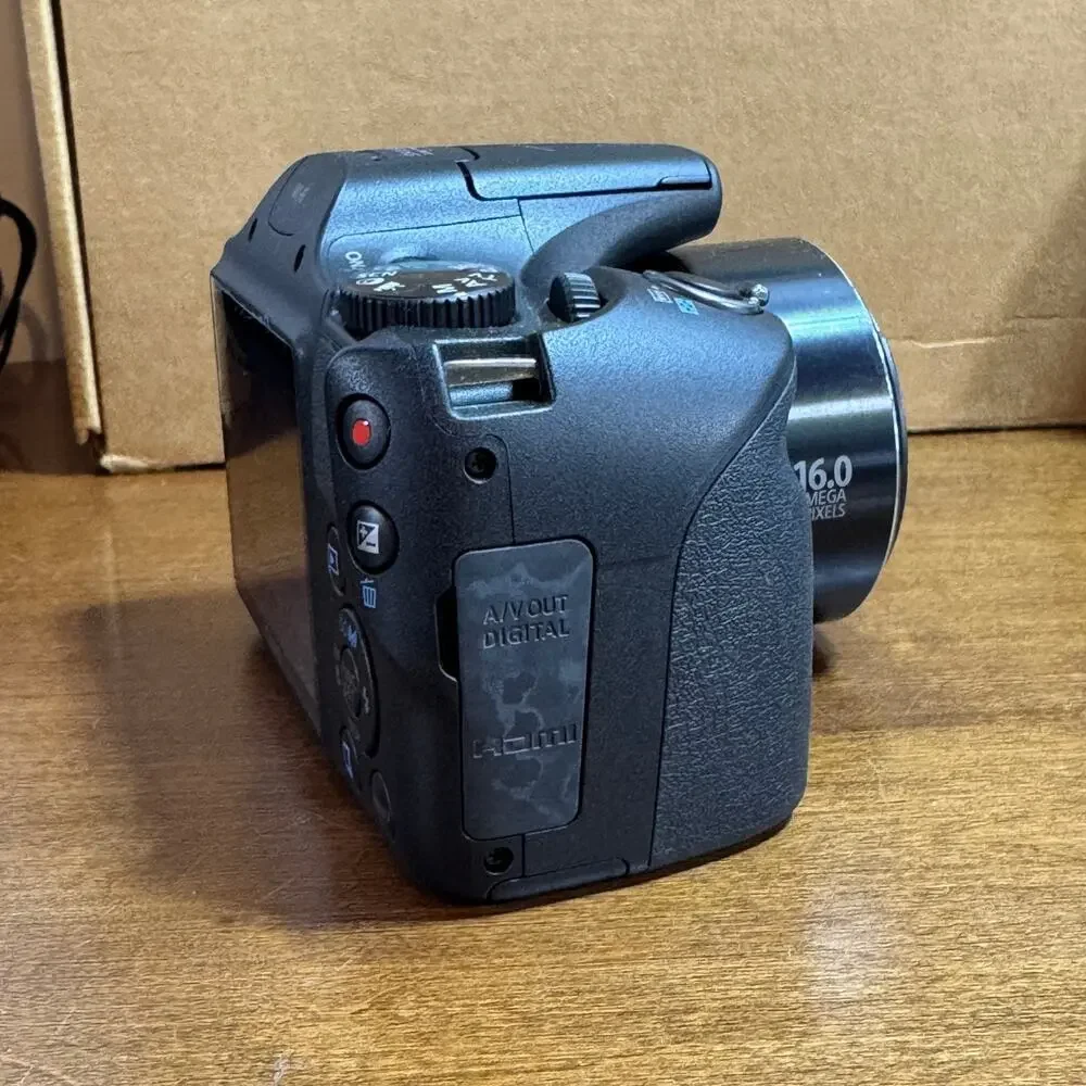 Canon PowerShot SX530 HS Digital Camera Black Case Tripod Battery 50X Lens Wifi